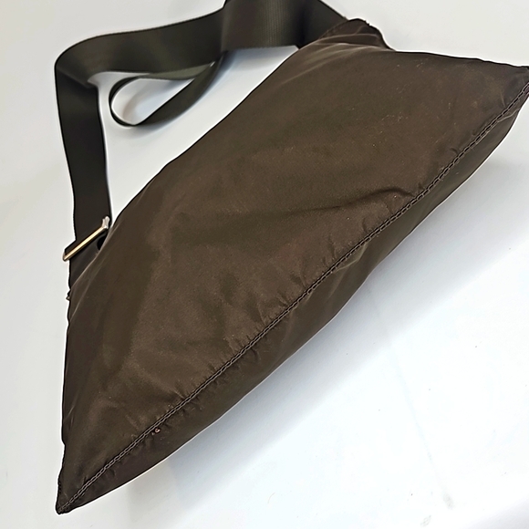 Authentic Prada Tundra Tessuto Crossbody Unisex - Picture 11 of 15